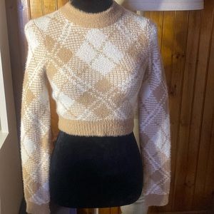 NWT Cropped Argyle print sweater Beige & Cream color